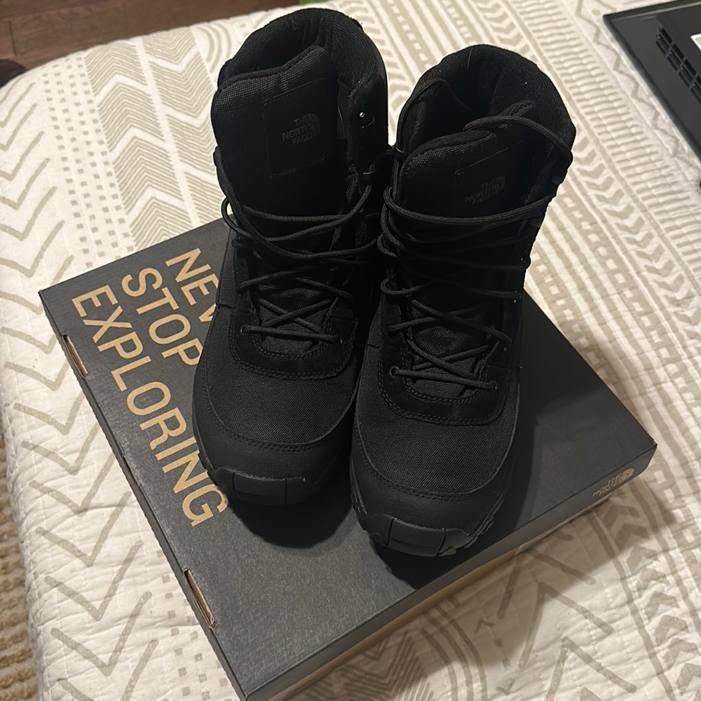 The North Face Men’s Chilkat Nylon II size 11.